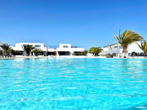 Adosado con Wfi, terraza, piscina y bonita vista en Puerto Calero